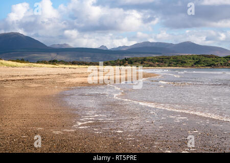 À l'est le long de la plage de Carradale vers l'île d'Arran. Banque D'Images