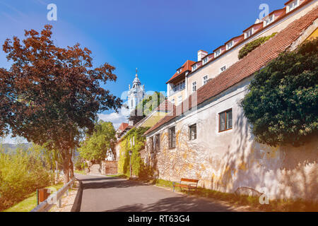 La ville médiévale de Dürnstein le long du Danube dans la pittoresque vallée de la Wachau, un site classé au Patrimoine Mondial, Basse Autriche Banque D'Images