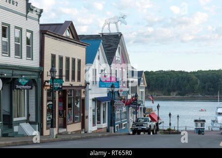 Bar Harbor, Maine, USA - 29 juillet 2017 : vue sur la rue main, tôt le matin, 5:24am, avant la foule des touristes embraser les rues sur leur somme Banque D'Images