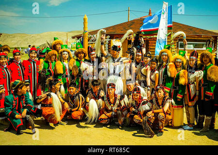 Ulan-Ude, République de Bouriatie, en Russie - 15 juillet 2015 : Bouriates en costume national, maison de caractère ethnique des peuples autochtones du Baïkal. Oulan-oudé Re Banque D'Images