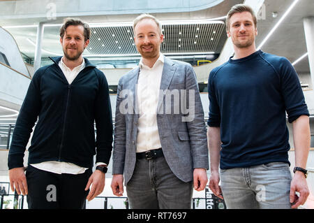 Berlin, Allemagne. 28 Février, 2019. Les membres du conseil d'Zalando David Schneider (r), Robert Gentz (l) et Rubin Ritter présente l'année 2018 lors d'une conférence de presse au siège de la nouvelle société à Friedrichshain. Crédit : Bernd von Jutrczenka/dpa/Alamy Live News Banque D'Images