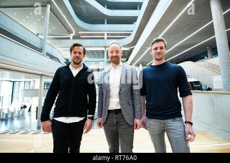 Berlin, Allemagne. 28 Février, 2019. Les membres du conseil d'Zalando David Schneider (r), Robert Gentz (l) et Rubin Ritter présente l'année 2018 lors d'une conférence de presse au siège de la nouvelle société à Friedrichshain. Crédit : Bernd von Jutrczenka/dpa/Alamy Live News Banque D'Images