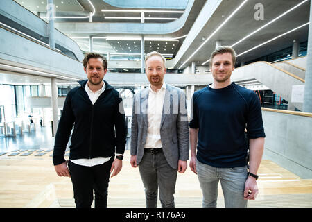 Berlin, Allemagne. 28 Février, 2019. Les membres du conseil d'Zalando David Schneider (r), Robert Gentz (l) et Rubin Ritter présente l'année 2018 lors d'une conférence de presse au siège de la nouvelle société à Friedrichshain. Crédit : Bernd von Jutrczenka/dpa/Alamy Live News Banque D'Images