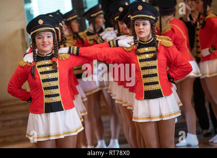 28 février 2019, Bavaria, Munich : Garde côtière pour se tenir dans une ligne. Premier ministre Söder a reçu des délégations du carnaval, carnaval et le carnaval des associations dans la coupole salle du ministère d'État. Photo : Lino Mirgeler/dpa Banque D'Images