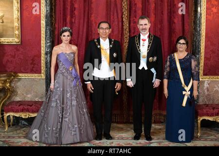 Madrid, Espagne. Feb 27, 2019. Le roi Felipe VI d'Espagne, la Reine Letizia d'Espagne, président Martin Vizcarra et Maribel Diaz lors de la visite du Président du Pérou Martin Vizcarra à l'Espagne au Palais Royal de Madrid, Espagne. Le 27 février 2019. Pool Crédit : SOPA/Images/ZUMA/Alamy Fil Live News Banque D'Images