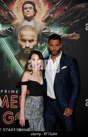 28 février 2019, Bavaria, Munich : l'acteur britannique Ricky Whittle et actrice australienne Emily Browning sont sur le tapis rouge pour le film American Gods - Saison 2 au Gloria Palace. La suite de la série 'American Gods' sera disponible sur Amazon Premier Video à partir du 11 mars. Photo : Felix Hörhager/dpa Banque D'Images