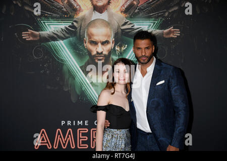 28 février 2019, Bavaria, Munich : l'acteur britannique Ricky Whittle et actrice australienne Emily Browning sont sur le tapis rouge pour le film American Gods - Saison 2 au Gloria Palace. La suite de la série 'American Gods' sera disponible sur Amazon Premier Video à partir du 11 mars. Photo : Felix Hörhager/dpa Banque D'Images