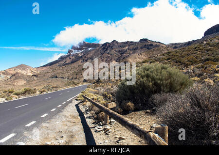 Route dans le Parc National du Teide, Tenerife Banque D'Images