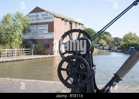 L'abandon du canal de Shropshire Union entrepôt sur le sentier du canal de Llangollen à Ellesmere Shropshire en Angleterre Banque D'Images