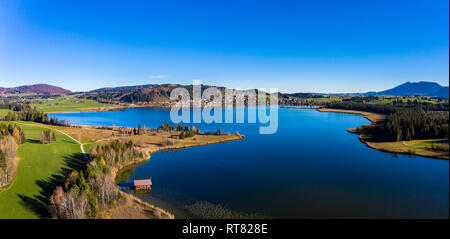 L'Allemagne, en Bavière, à l'Est, région de l'Allgaeu Füssen, Hopfen am See, vue aérienne d'Hopfensee Banque D'Images