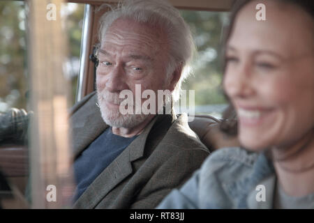 DATE DE SORTIE : Septembre 13, 2018 Title : Limites STUDIO : Sony Pictures Classics Directeur : Shana Feste PLOT : Laura et son fils Henry sont forcés à conduire son ex-, pot-traitant, insouciant père Jack à travers le pays après avoir été expulsé d'une maison de soins infirmiers. Avec : Vera Farmiga, Christopher Plummer, Lewis MacDougall. (Crédit Image : © Sony Pictures Classics/photos) Banque D'Images