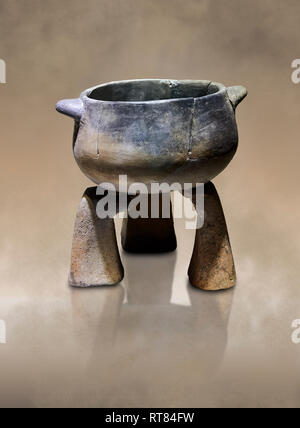 Pot en terre cuite du néolithique cook sur support. 6000 BC. Catalhoyuk Collections. Musée des civilisations anatoliennes, Ankara Banque D'Images