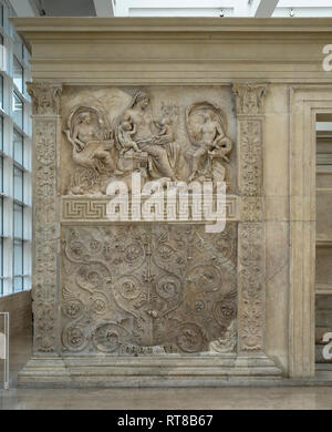 Rome. L'Italie. Le Tellus (Pax) ou Panneau de secours sur le mur est (retour) de l'Ara Pacis Augustae, 13-9 BCE, Musée Ara Pacis. Banque D'Images