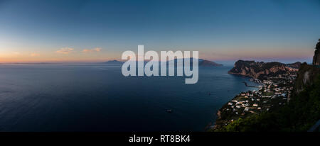 L'Italie, Campanie, Golfe de Naples, Capri, dans la lumière du soir Banque D'Images