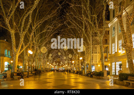 Palma de Mallroca - la décoration de Noël sur la rue de la vieille ville. Banque D'Images