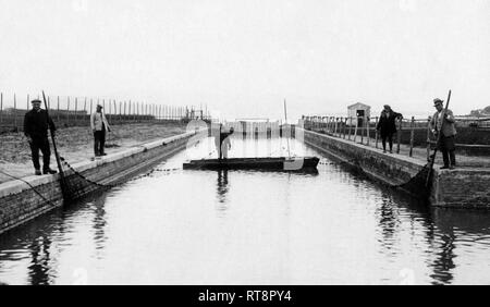 Les pêcheurs, Orbetello, Toscane, Italie 1920 1930 Banque D'Images