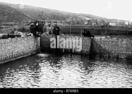 Les pêcheurs, Orbetello, Toscane, Italie 1920 1930 Banque D'Images