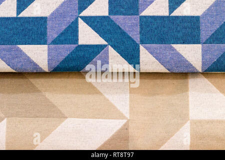 Abstract pattern en bleu et tissus beige. Saara, Rio de Janeiro, Brésil. 2019 Banque D'Images