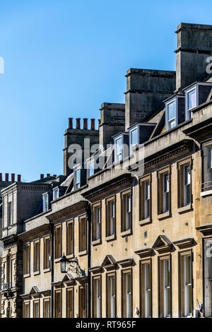 Vue de la toiture le long Milsom Street (sud-ouest), y compris 'Jollys' department store, Bath, Angleterre Banque D'Images