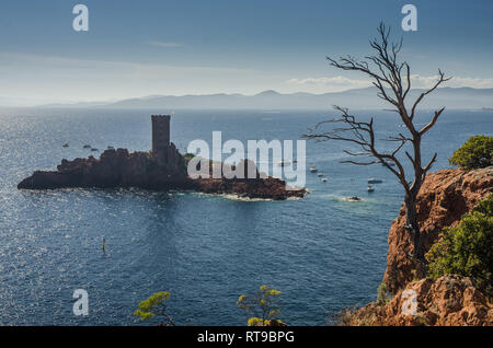 La tour de l'île et d'Or (Golden tower) près d'Agay, Provence, France Banque D'Images