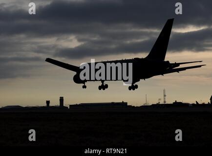 Un KC-46A Pegasus arrive à McConnell Air Force Base, au Kansas, le 31 janvier 2019. C'est la quatrième KC-46 McConnell a reçu depuis l'arrivée initiale le 25 janvier 2019. McConnell recevront un total de 36 nouveaux avions au cours des deux dernières années. Banque D'Images