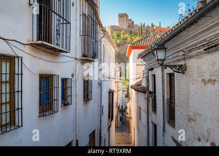 Ruelle dans le vieux quartier arabe de la vieille ville d'Albaicin Grenade Andalousie Espagne Banque D'Images