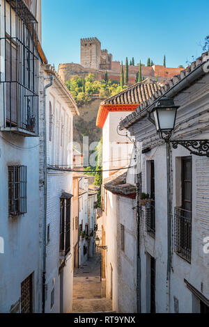 Ruelle dans le vieux quartier arabe de la vieille ville d'Albaicin Grenade Andalousie Espagne Banque D'Images