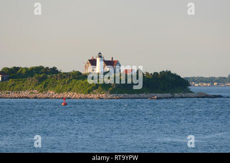 Nobska Lighthouse est situé sur la pointe sud-ouest de Cape Cod, Massachusetts, États-Unis. Ce phare historique a été construit en 1876. Banque D'Images