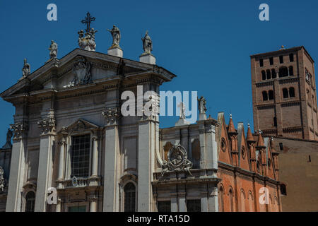 Côté de la Duomo di San Pietro di Mantova (cathédrale de San Pietro de Mantoue) Banque D'Images