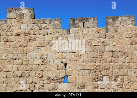 Jérusalem, mur d'enceinte de la vieille ville, vue rapprochée de l'créneaux Banque D'Images