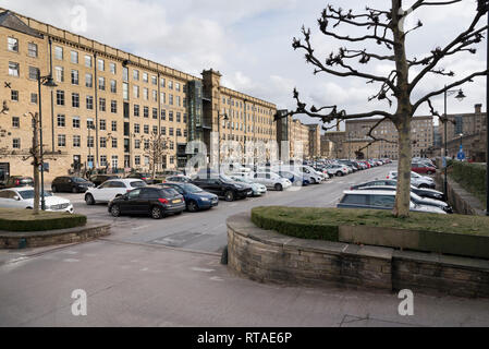 Dean Clough, Halifax, West Yorkshire. L'ex-usines sont maintenant une entreprise et complexe artistique. Banque D'Images