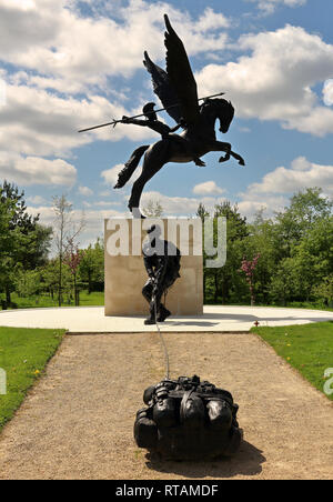 Parachute Regiment Monument au National Memorial Arboretum Staffordshire, Angleterre Banque D'Images