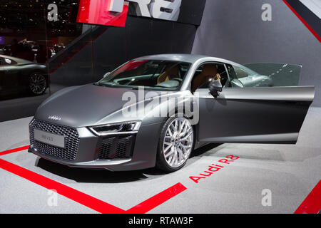 Genève, SUISSE - Le 4 mars 2015 : débuts officiels de la nouvelle Audi R8 V10 Plus à la 85e International Salon Automobile de Genève à Palexpo. Banque D'Images