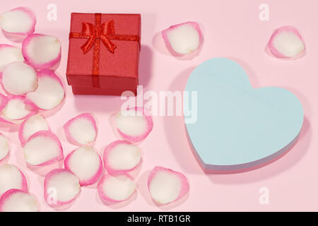 Concept de la Saint-Valentin avec un cadeau et un message d'amour Banque D'Images