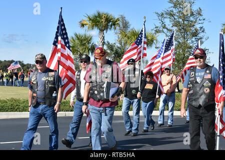 Anciens combattants, amis et familles assister à des funérailles pour Edwin T., Cowan, Tuskegee Airman 7 février 2019 à Cap Canaveral National Cemetery dans le SGIE, Floride Cowan a été enterré avec tous les honneurs militaires aux côtés de son épouse Theda. Banque D'Images