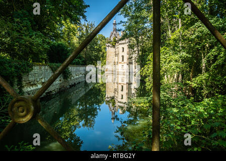 Mothe Chandeniers et château douve en France Banque D'Images