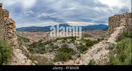 Vallée de Gigapan avec amandiers en fleur Banque D'Images