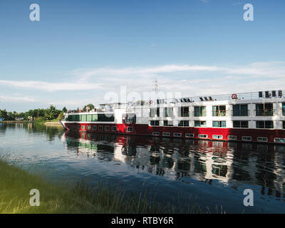 STRASBOURG, FRANCE - 27 juin 2017 : River cruising boat à Strasbourg les chaude journée d'été - MS Sound of Music est un navire de croisière de luxe affrété exclusivement par la porte 1 billet Banque D'Images