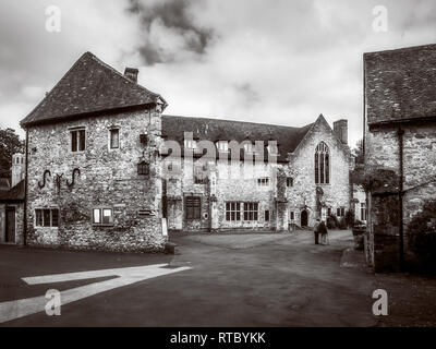 Photographie en noir et blanc de l'entrée d'Aylesford Priory au Royaume-Uni. Banque D'Images