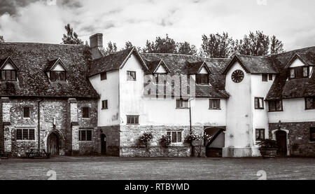 Vue de la cour à Aylesford Priory à Kent, Royaume-Uni. Banque D'Images