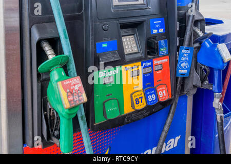 Self service avec pompe à essence, diesel, plus régulière et de la Cour suprême. Banque D'Images