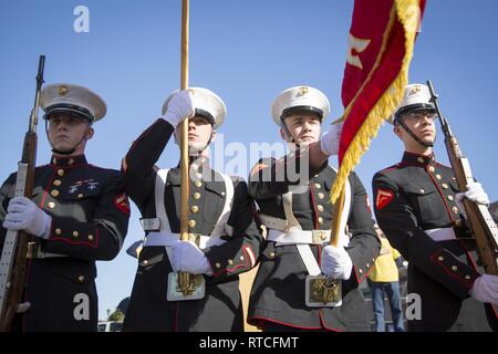 Les Marines américains, marins, soldats, et la communauté locale se retrouvent pour visiter les stands et assister à des démonstrations de la Marine Corps Programme d'Arts Martiaux (MCMAP), des explosifs et munitions (NEM), et un chien de travail militaire démonstration pendant la journée de reconnaissance militaire Yuma dans le centre-ville de Yuma historique le 16 février 2019. La Journée de reconnaissance militaire est tenu de montrer l'importance de la relation entre la ville de Yuma et nos militaires et les anciens combattants. Banque D'Images