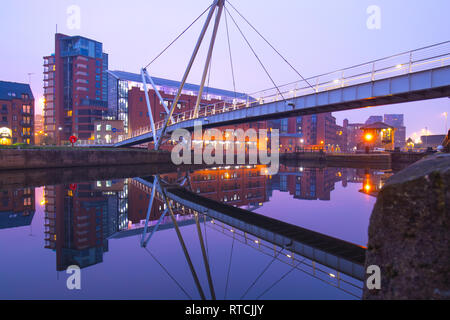 Knights Way Pont sur la rivière Aire dans le centre-ville de Leeds Banque D'Images