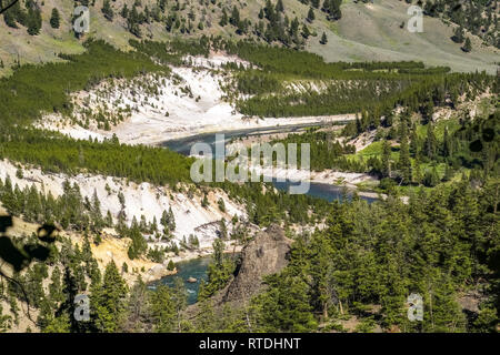 Yellowstone River dans la tour de l'automne, le Parc National de Yellowstone, Wyoming Banque D'Images