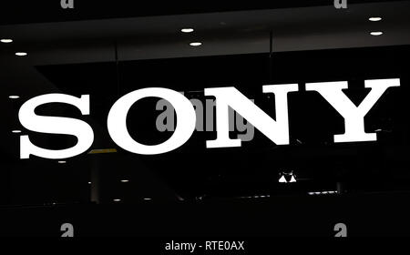 Yokohama, Japon. 28 Février, 2019. Logo du fabricant d'électronique japonaise Sony est affichée à l 'CP ' camera et exposition photo dans la banlieue de Tokyo, Yokohama le jeudi 28 février, 2019. Quelques 70 000 fans attendent de l'appareil photo pour visiter une exposition de quatre jours. Credit : Yoshio Tsunoda/AFLO/Alamy Live News Banque D'Images