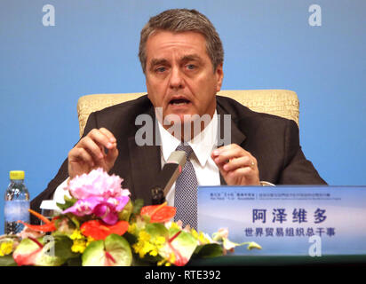 Beijing, Chine. Nov 6, 2018. Organisation mondiale du commerce (OMC) Directeur général Roberto Azevedo parle lors d'une conférence de presse conjointe à la troisième Table ronde '16' à Beijing le 6 novembre 2018. Le groupe a appelé à "l'amélioration de la gouvernance économique mondiale basée sur les principes de consultation, de coopération et de prestations pour tous." Le groupe a également exprimé des préoccupations de protectionnisme commercial. Credit : Todd Lee/ZUMA/ZUMAPRESS.com/Alamy fil Live News Banque D'Images