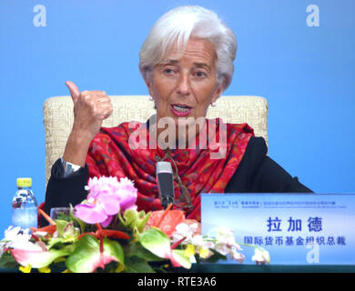 Beijing, Chine. Nov 6, 2018. Fonds monétaire international (FMI), Christine Lagarde, le directeur prend la parole lors d'une conférence de presse conjointe à la troisième Table ronde '16' à Beijing le 6 novembre 2018. Le groupe a appelé à "l'amélioration de la gouvernance économique mondiale basée sur les principes de consultation, de coopération et de prestations pour tous." Le groupe a également exprimé des préoccupations de protectionnisme commercial. Credit : Todd Lee/ZUMA/ZUMAPRESS.com/Alamy fil Live News Banque D'Images