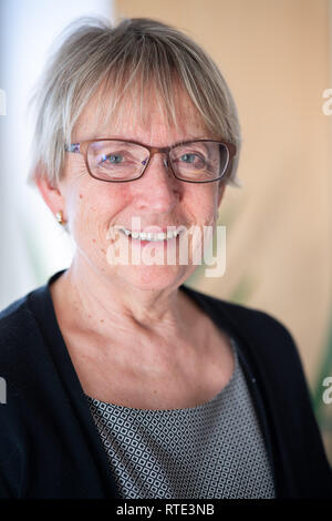 Stuttgart, Allemagne. 28 Février, 2019. Brigitte Dahlbender, présidente de la Fédération de Russie, de l'environnement en Bade-Wurtemberg, s'élève au cours de l'entrevue avec le Nabu fédération de l'environnement dans son bureau. Crédit : Sébastien Gollnow/dpa/Alamy Live News Banque D'Images