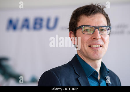 Stuttgart, Allemagne. 28 Février, 2019. Johannes Enssle, chef de la Nabu environmental association de Bade-Wurtemberg, est au bureau du Nabu lors d'une entrevue conjointe avec l'organisation environnementale Bund. Crédit : Sébastien Gollnow/dpa/Alamy Live News Banque D'Images