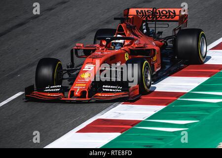 Barcelone, Espagne. 06Th Mar, 2019. SEBASTIAN VETTEL (GER) de l'écurie Ferrari, disques durs dans sa SF90 pendant huit jours de l'hiver Formule 1 essais au Circuit de Catalunya Crédit : Matthias Rickenbach/Alamy Live News Banque D'Images